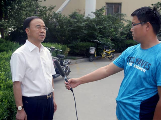 山東天意機(jī)械董事長(zhǎng)劉洪彬作為基層共產(chǎn)黨員，今天接受了當(dāng)?shù)赜浾叩牟稍L(fǎng)