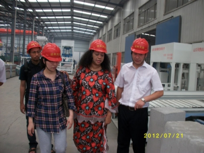 2012.7.21日坦桑尼亞總統(tǒng)夫人來我公司參觀指導(dǎo)、洽談合作