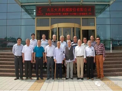兗州區(qū)委常委、組織部長徐繼瑞一行領(lǐng)導(dǎo)蒞臨天意參觀指導(dǎo)工作